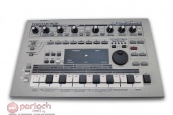 Roland MC-303